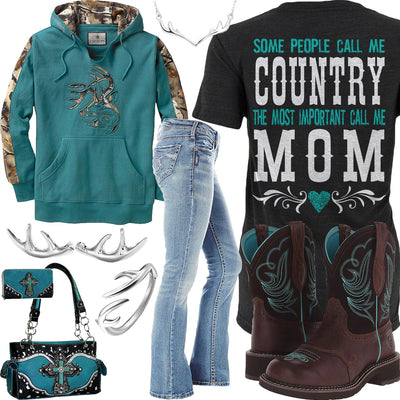 Country Mom Antler Necklace Outfit